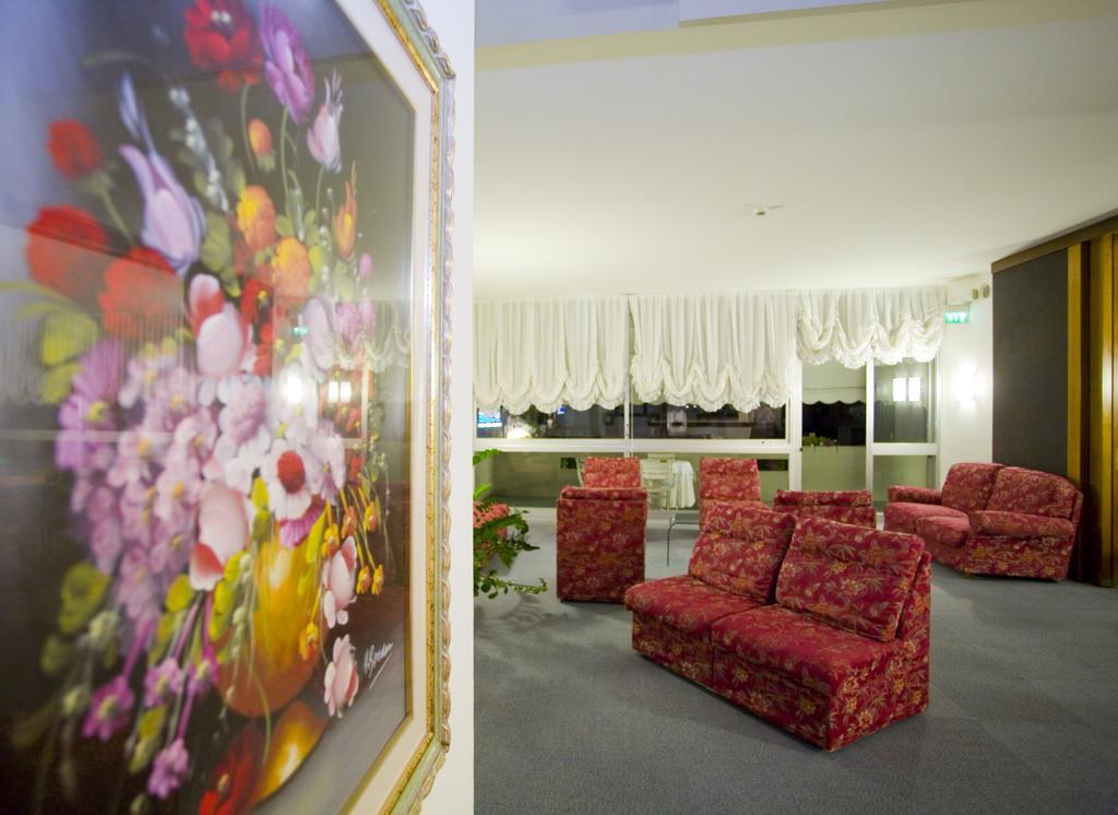 Hotel Metropol كاوْرلي المظهر الخارجي الصورة