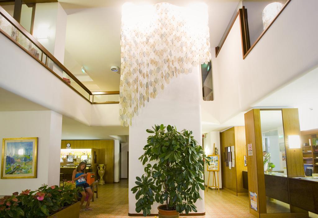 Hotel Metropol كاوْرلي المظهر الخارجي الصورة