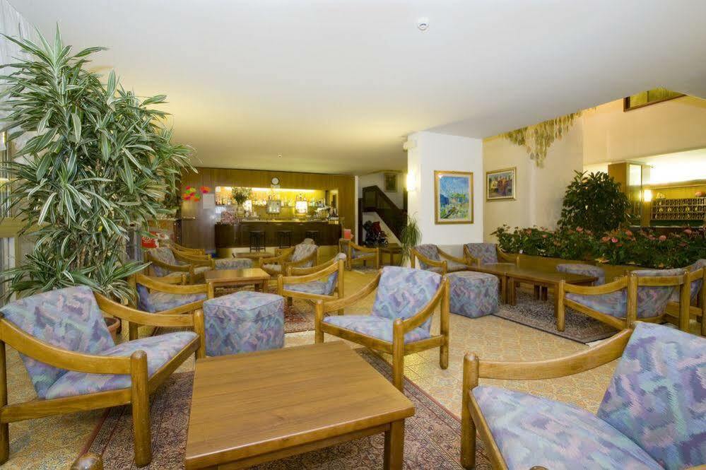 Hotel Metropol كاوْرلي المظهر الخارجي الصورة