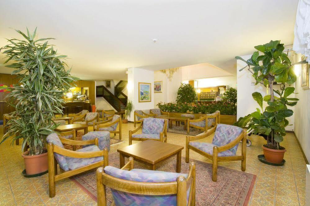 Hotel Metropol كاوْرلي المظهر الخارجي الصورة